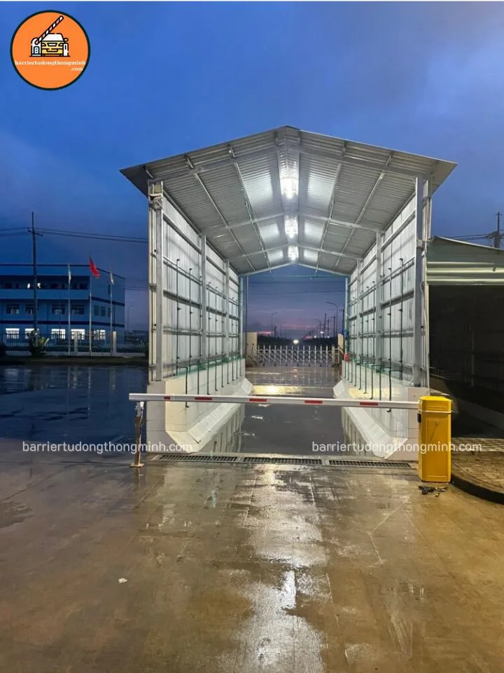 giá lắp hệ thống phun khử khuẩn chuồng trại