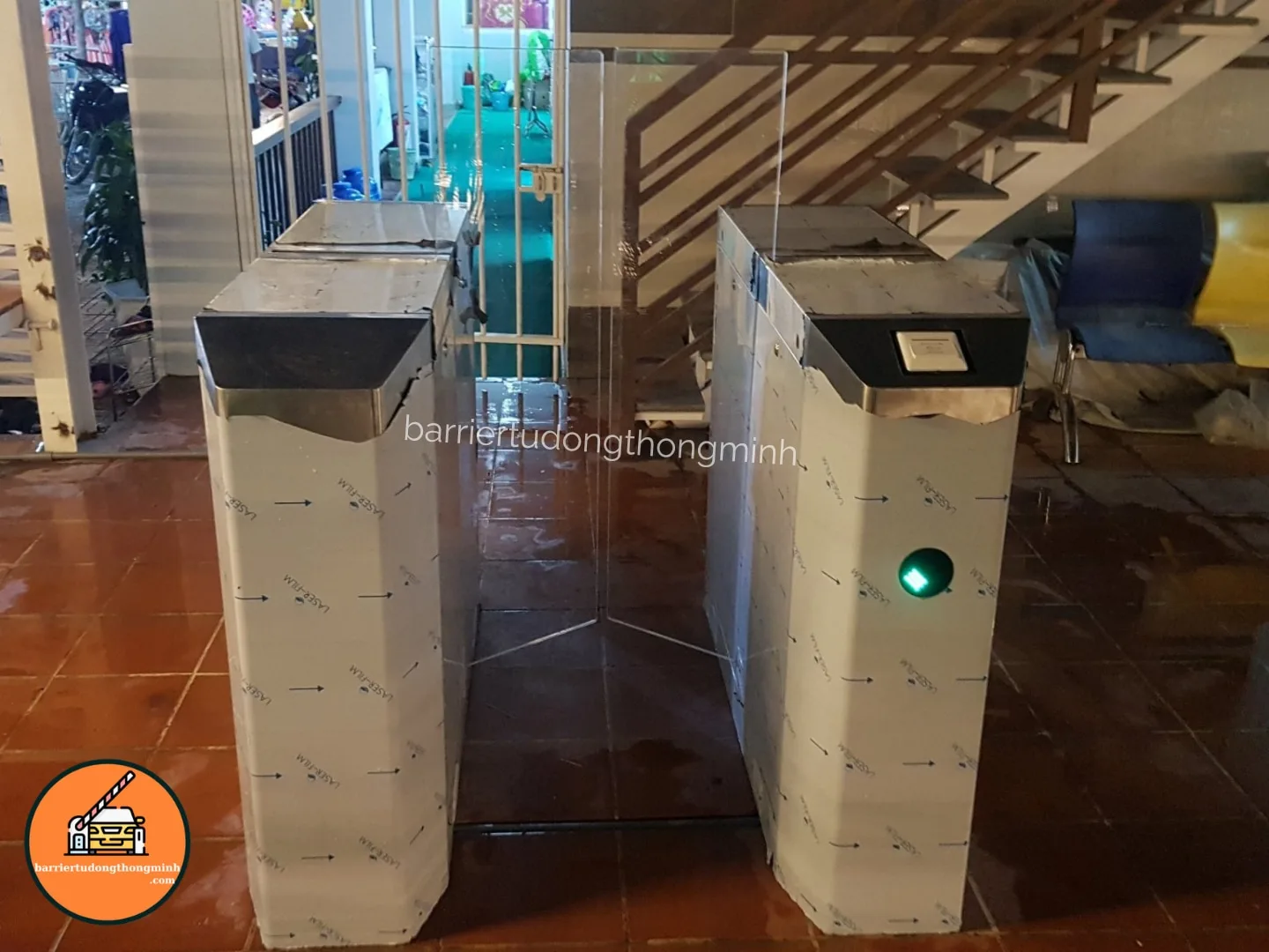 cổng flap soát vé tại Khánh Hòa