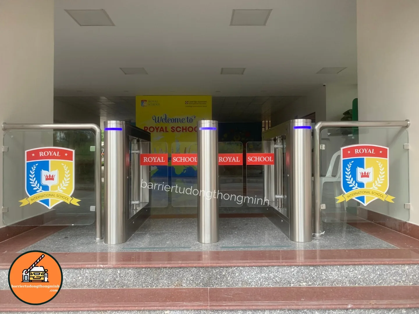 Cổng swing barrier điểm danh trường học tại Lâm Đồng