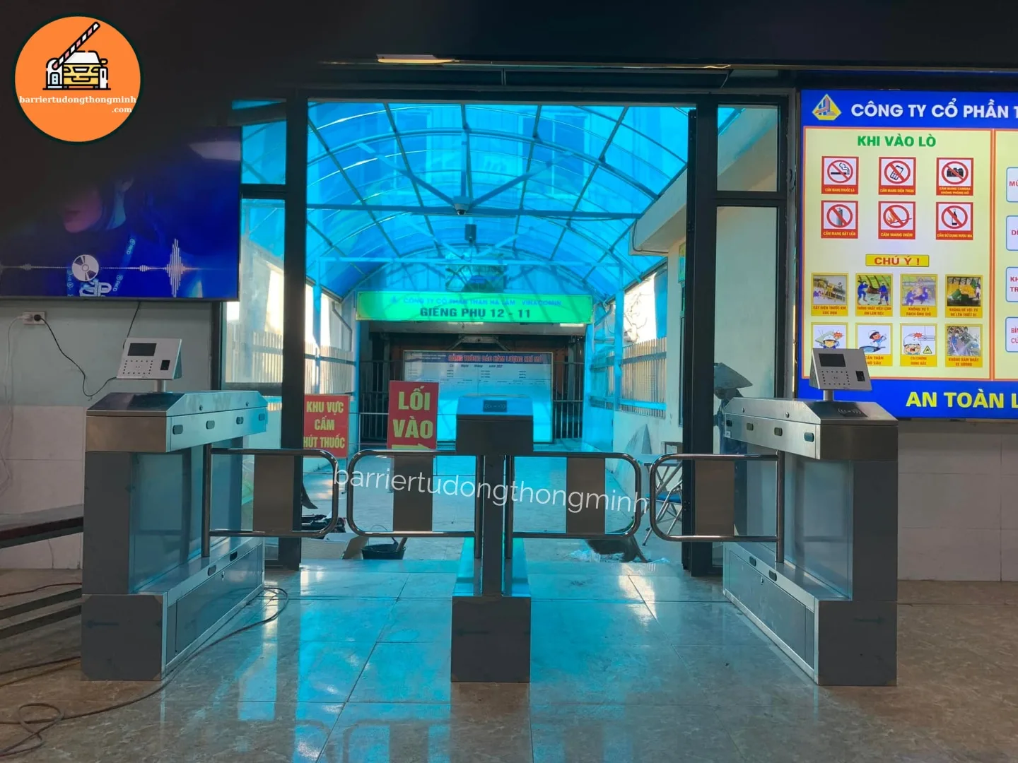 cổng tripod check in sự kiện tại Vĩnh Long