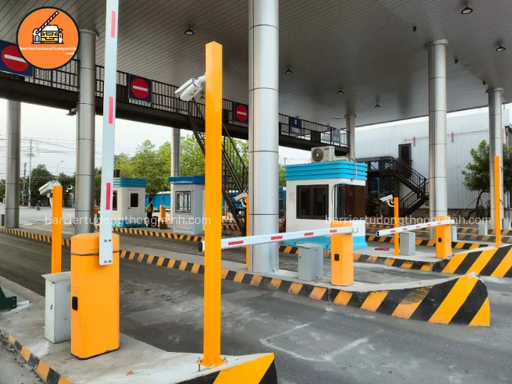 lắp barie chắn xe cho trạm thu phí