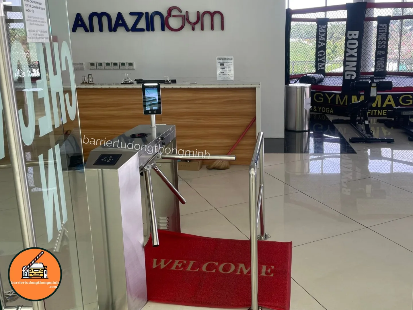 cổng soát vé kết hợp máy nhận diện khuôn mặt