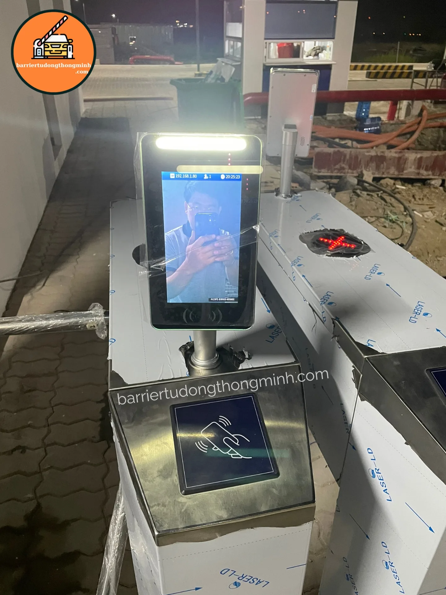 cổng soát vé nhận diện khuôn mặt tại đắk lắk