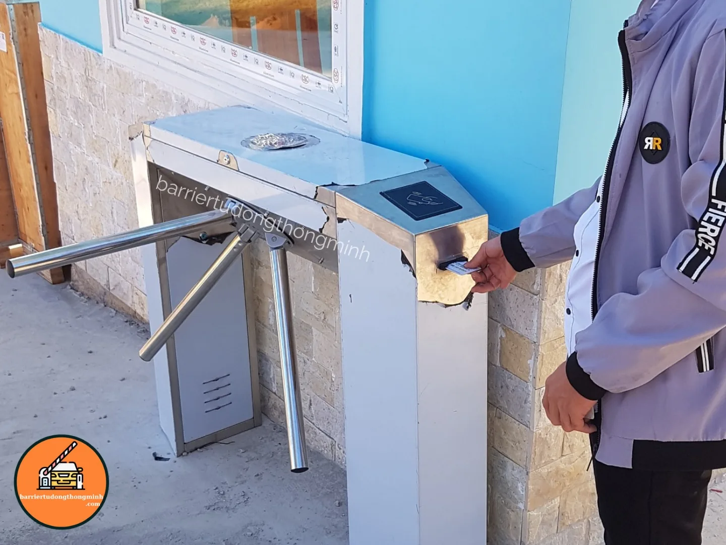 cổng soát vé thẻ từ tại đắk lắk