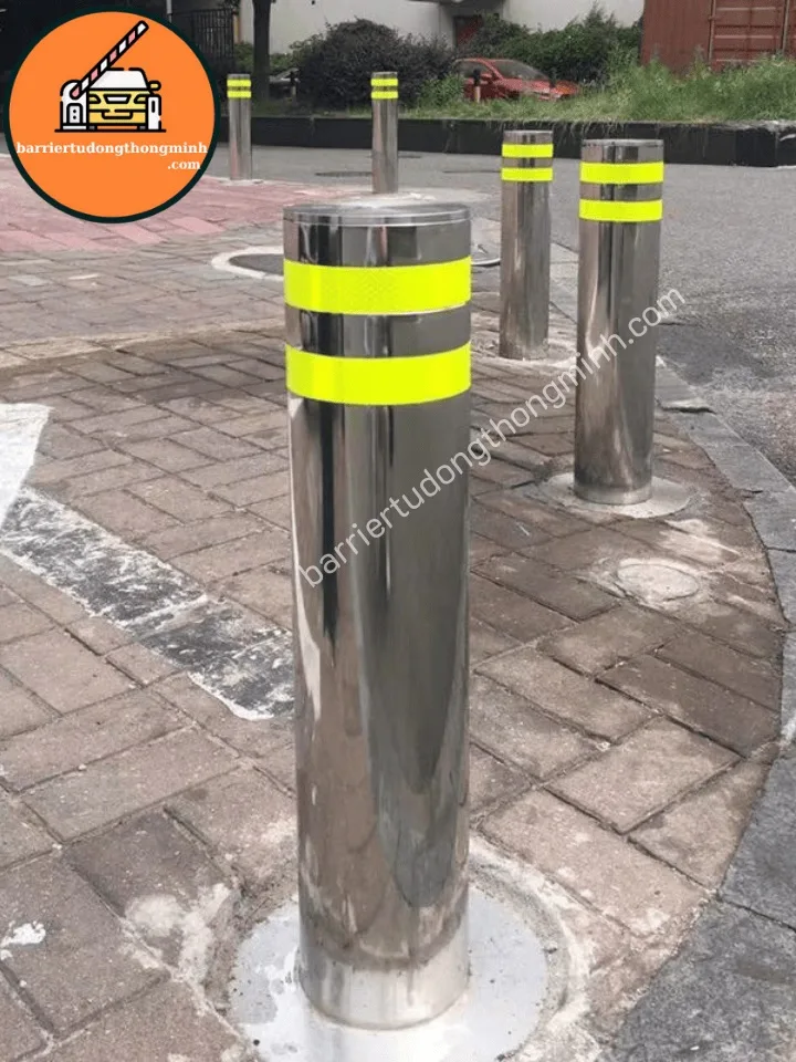 lắp cột chắn xe tại khu vực công cộng
