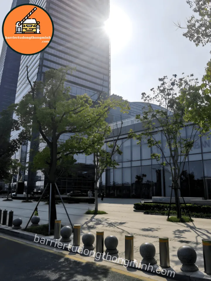 lắp trụ bollard cho tòa nhà, cơ quan