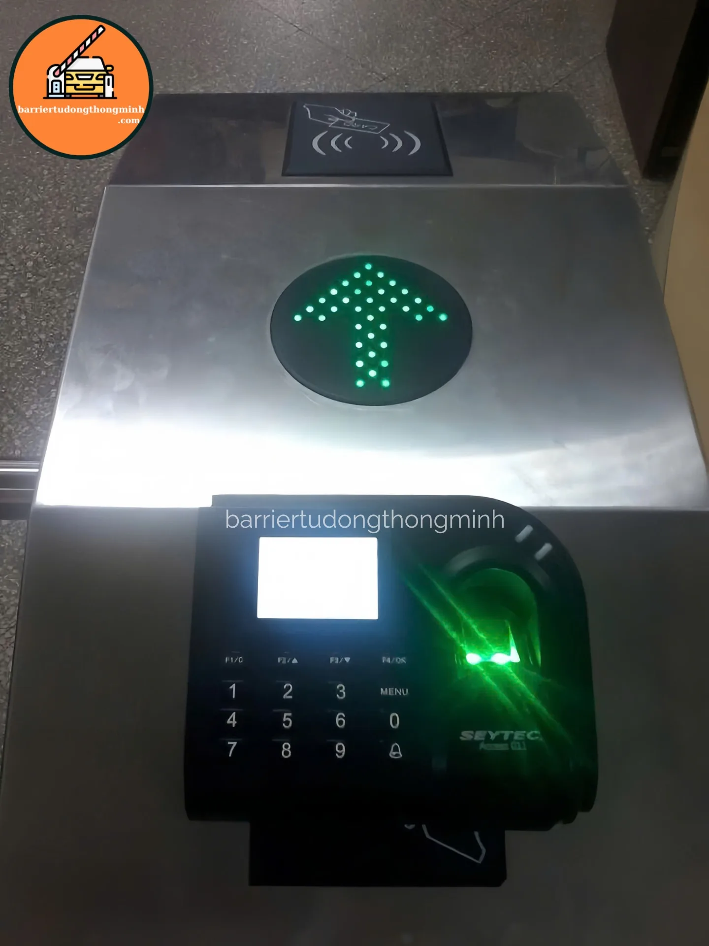 cổng kiểm soát ra vào bằng vân tay