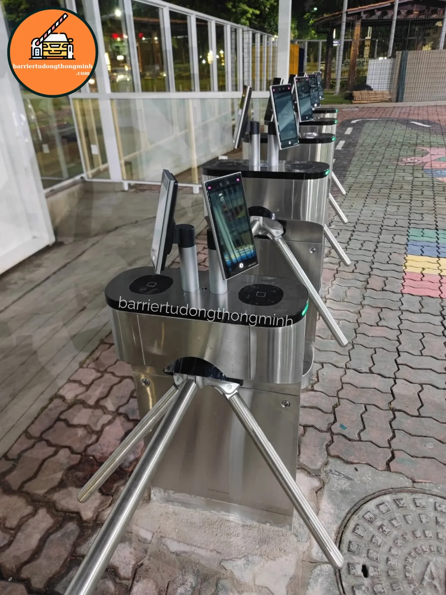 cổng tripod kiểm soát ra vào khách sạn