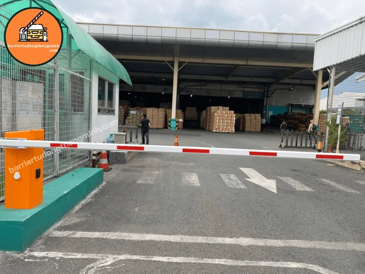 barie tự động chắn xe ra vào