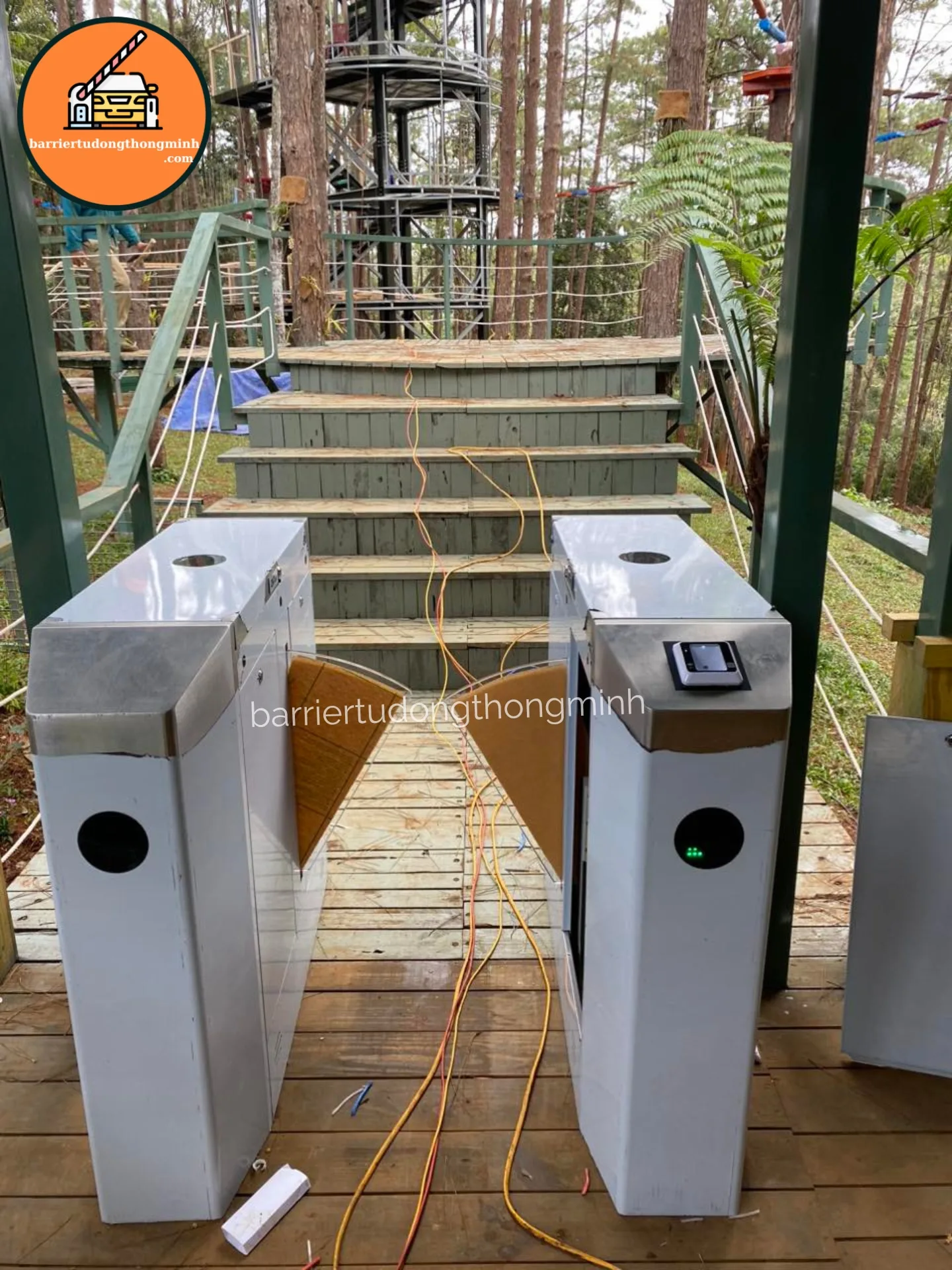 cổng flap soát vé tại Đồng Tháp