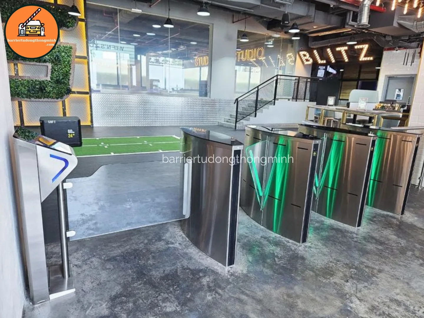 cổng flap soát vé rạp chiếu phim