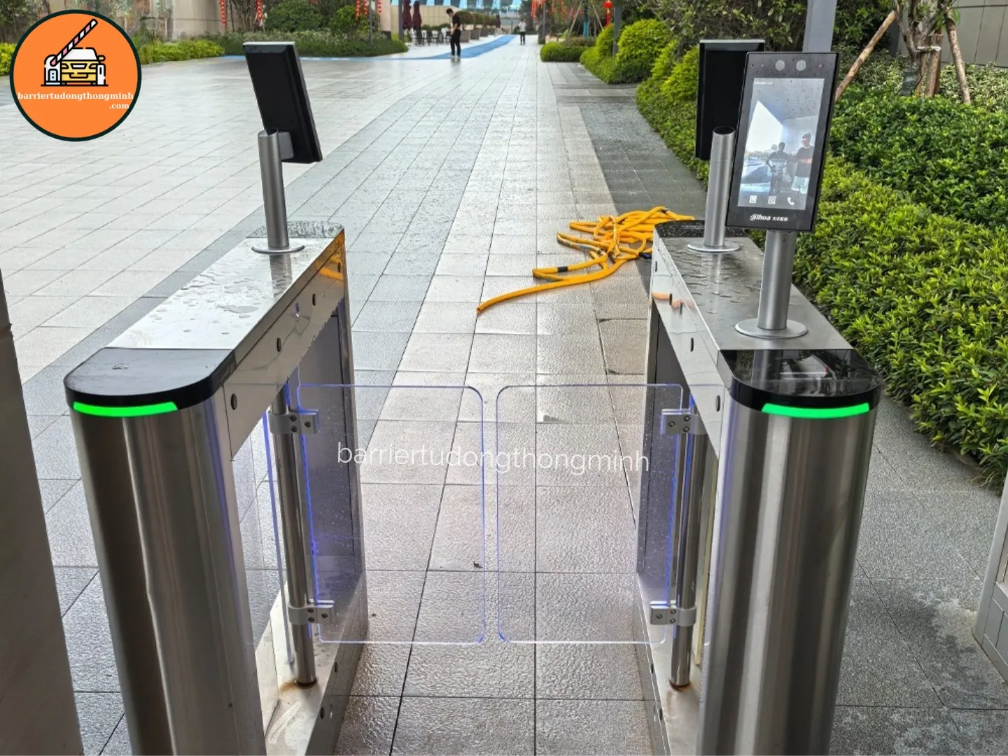 cổng soát vé nhận diện khuôn mặt tại Cà Mau