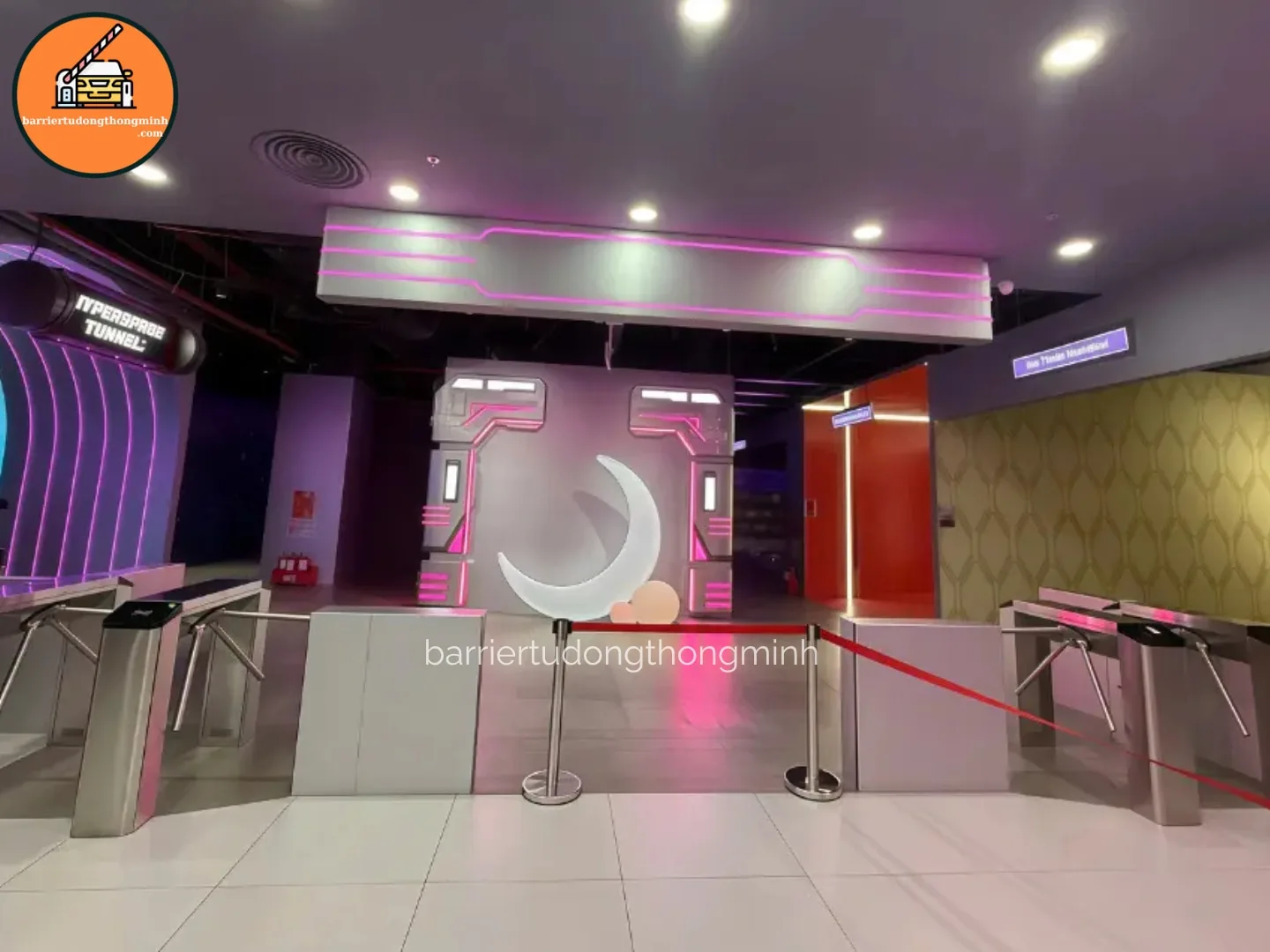 cổng tripod soát vé rạp chiếu phim