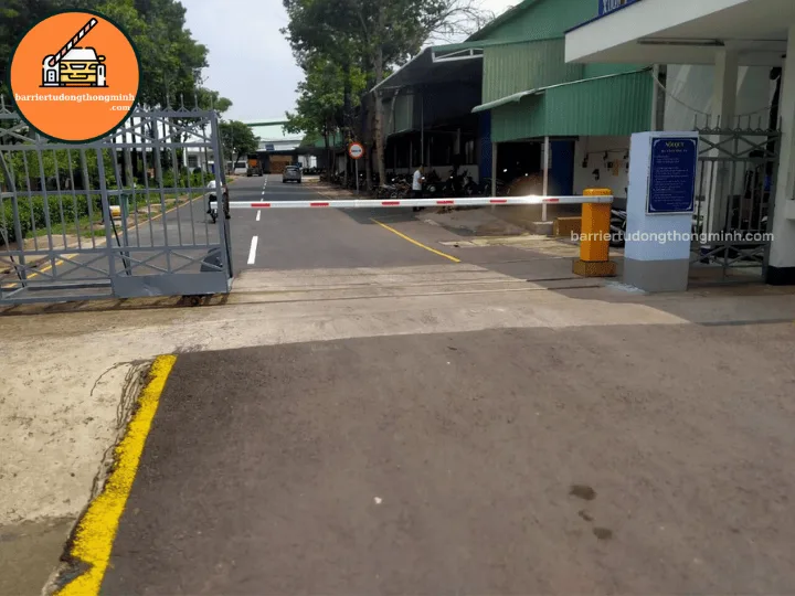lắp barrier tự động cho kho vận tải