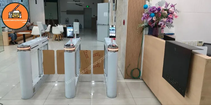 cổng swing barrier nhập khẩu ch&iacute;nh h&atilde;ng