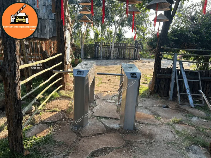 kỹ thuật lắp cổng tripod soát vé cho khu du lịch