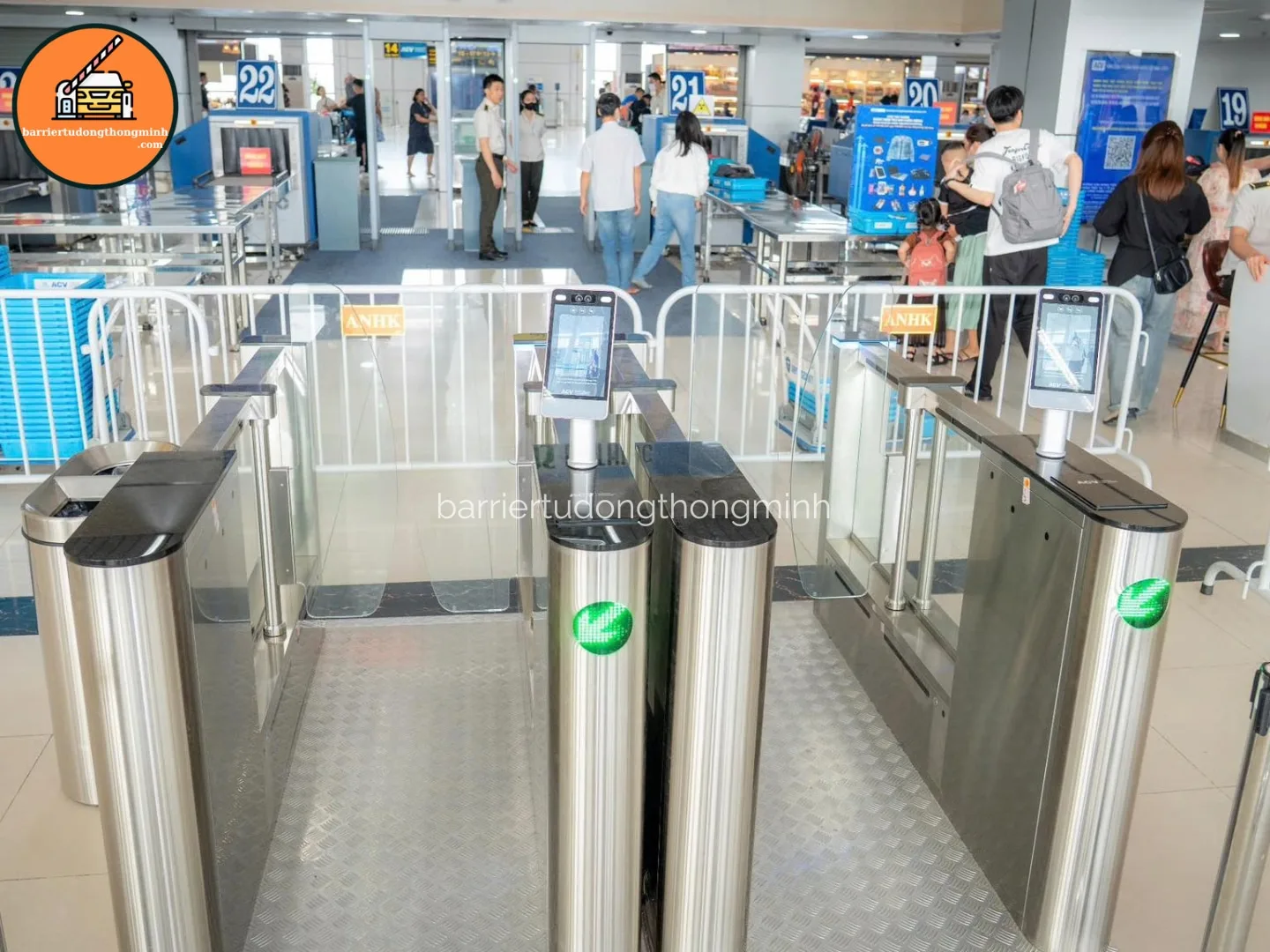 lắp cổng kiểm soát ra vào sân bay