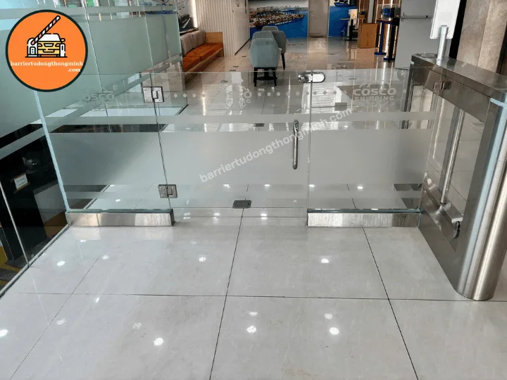 cổng kiểm soát lối đi phụ