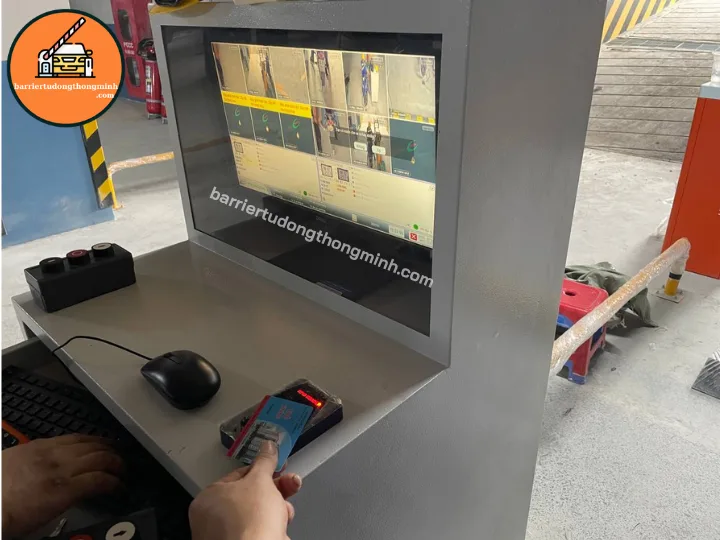 đầu đọc thẻ từ xác thực thông tin