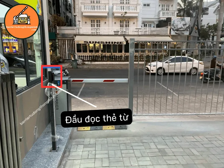 giải pháp barie kết hợp quẹt thẻ từ