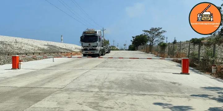lắp barie chắn xe bãi khai thác tại bình thuận